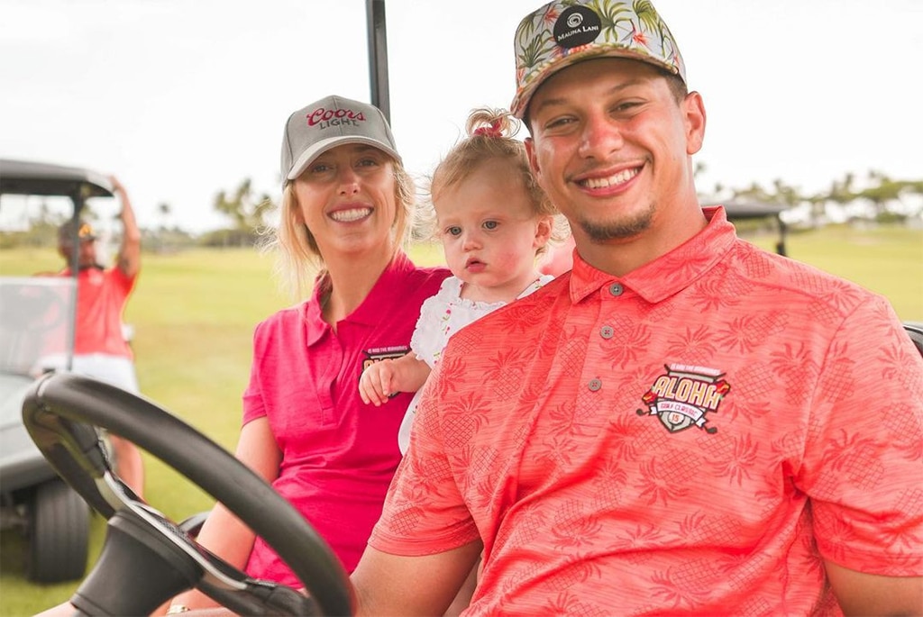 Brittany Mahomes ที่ตั้งครรภ์ส่งตัว Britney Spears ระหว่างเกม Chiefs