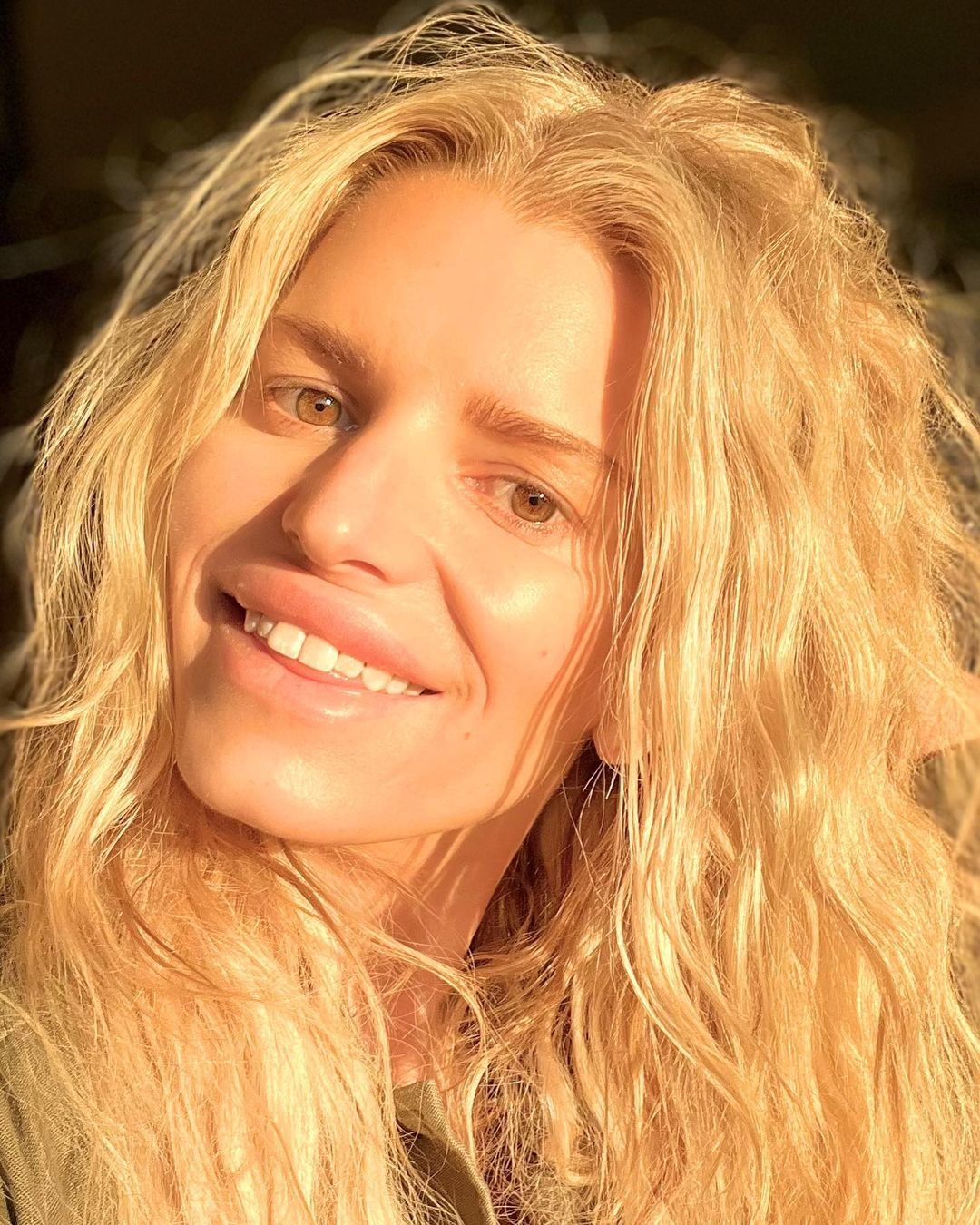 Jessica Simpson marks end of her 30s by posing in 14-year-old