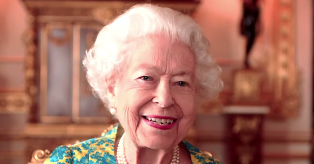 Watch Queen Elizabeth II's Return to Acting—With a Fan-Favorite Friend! thumbnail