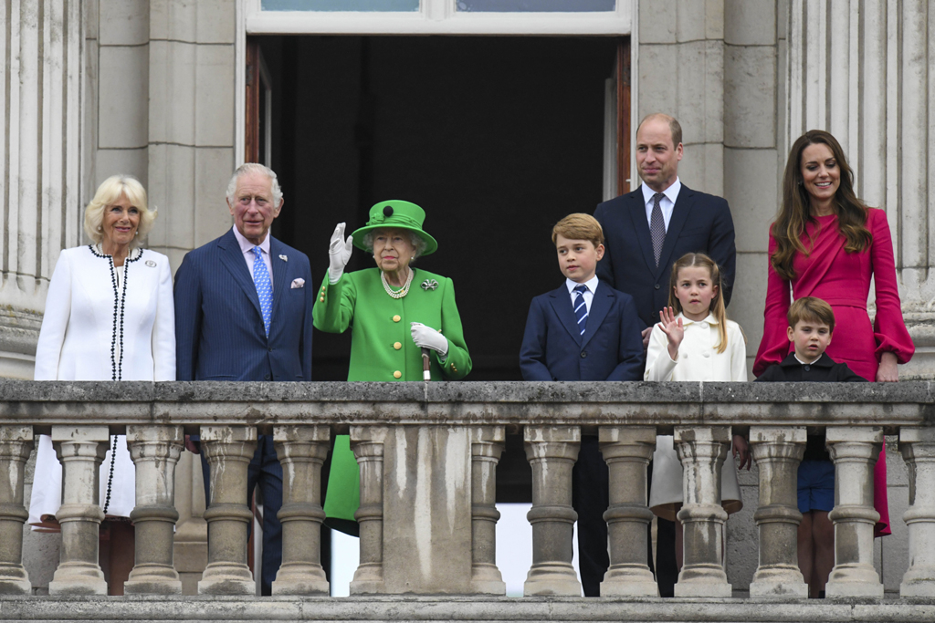 Queen Elizabeth, Camilla, Prince Charles, George, Charlotte, Louis, Kate Middleton, Prince William, Platinum Jubilee 2022