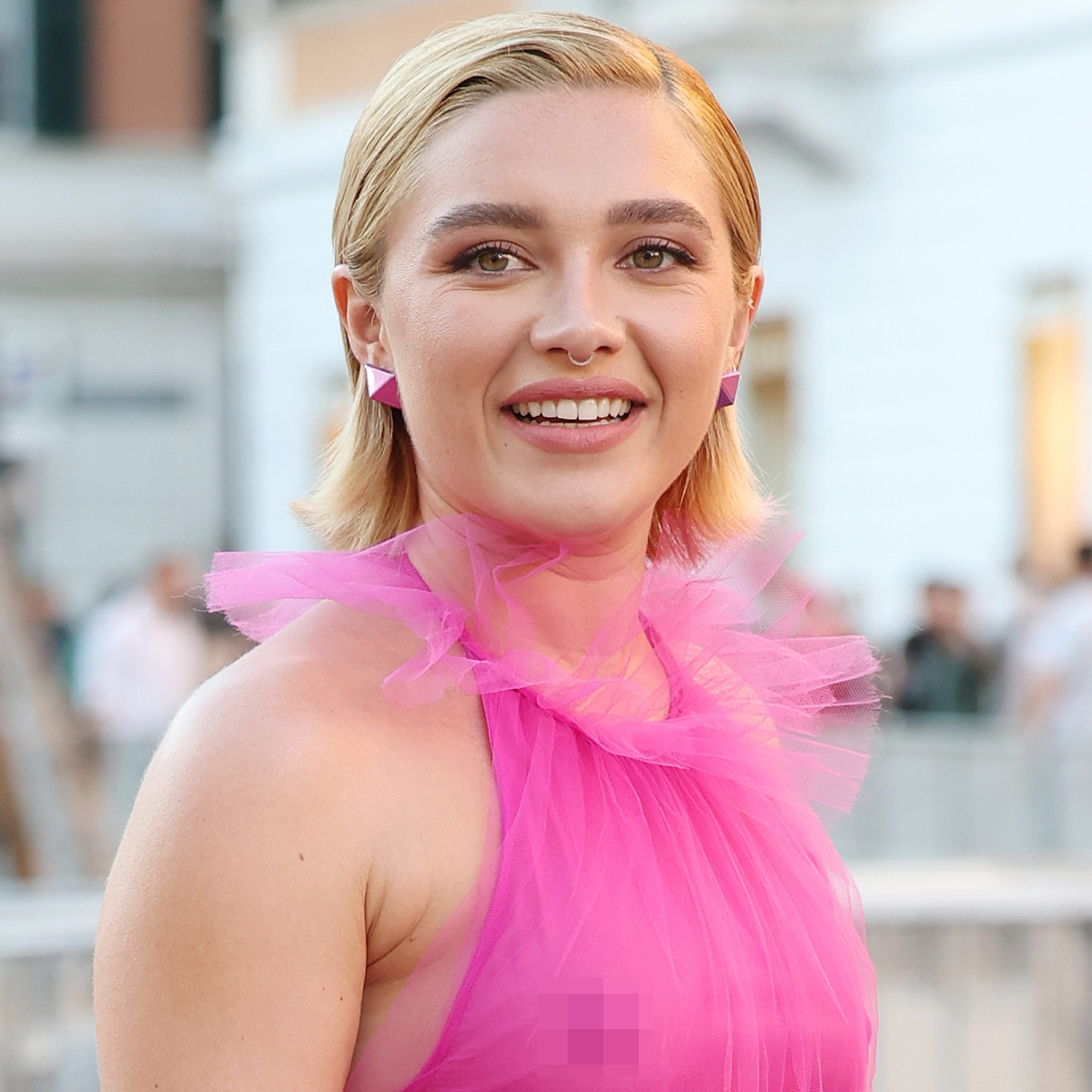 Florence Pugh’s “Edgy, Fearless Style” Helped Her Book a Beauty Gig