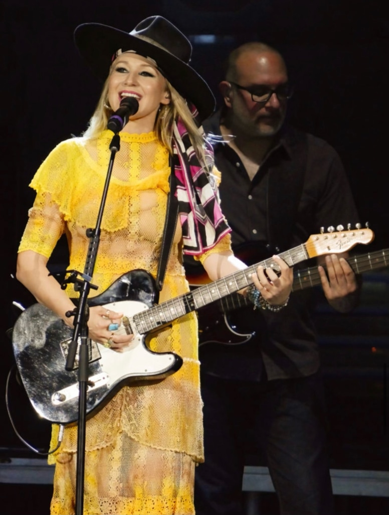 Jewel, E! Backstage Pass