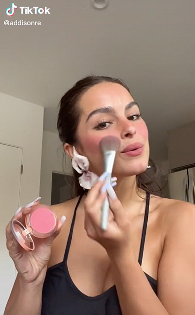 TikTok Has The Easiest Hack For Nailing A Smudged Smoky Eye (No Fancy Makeup  Tricks Required)