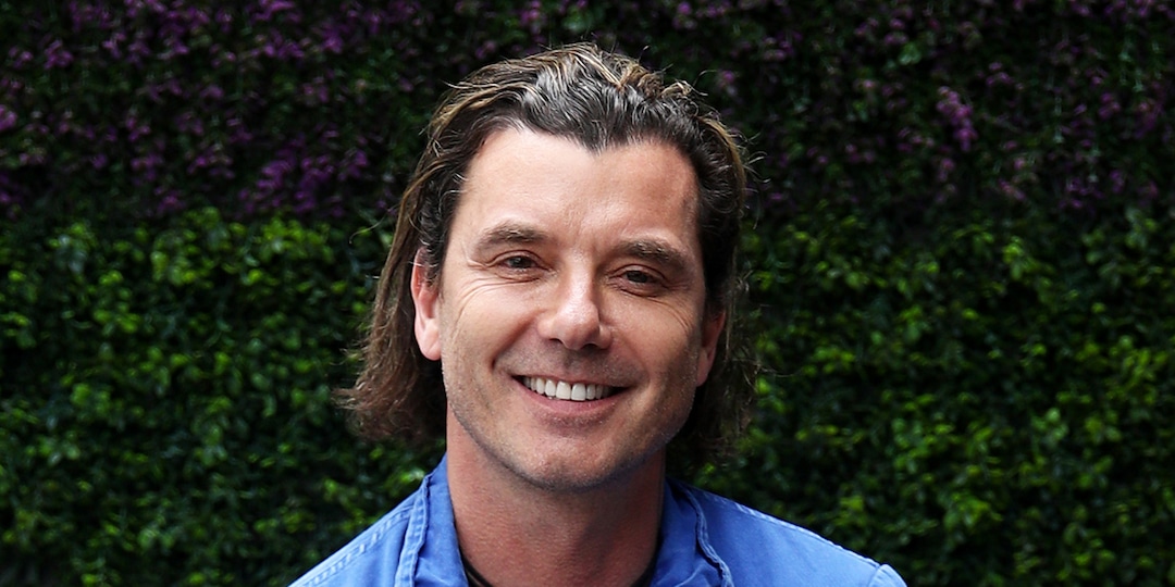 Gavin Rossdale Says His Love Is "Ocean-Sized" In Rare Photo With All 4 of His Kids - E! Online.jpg
