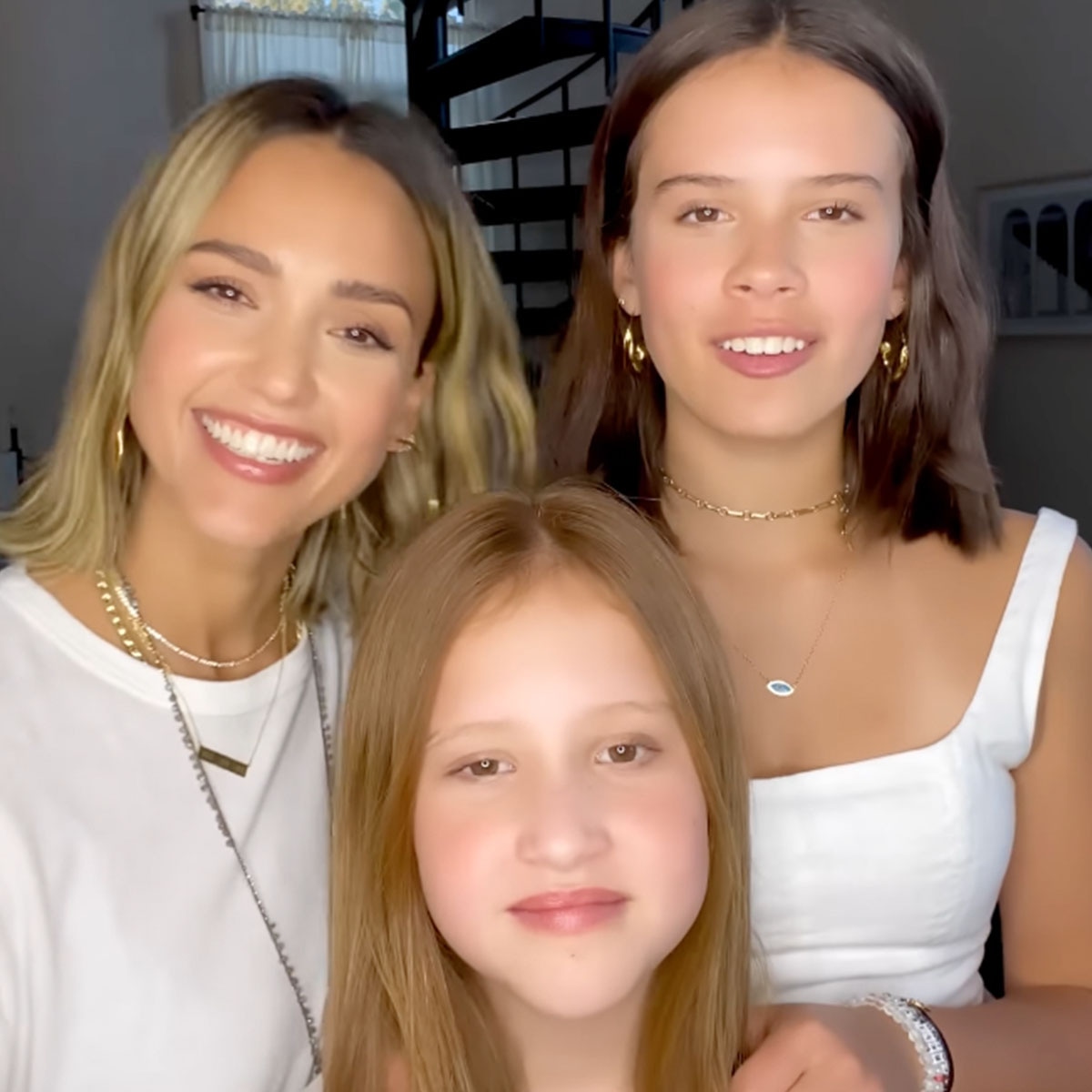 Jessica Alba Reveals Why She Now Goes to Therapy With Her 2 Daughters - E!  Online