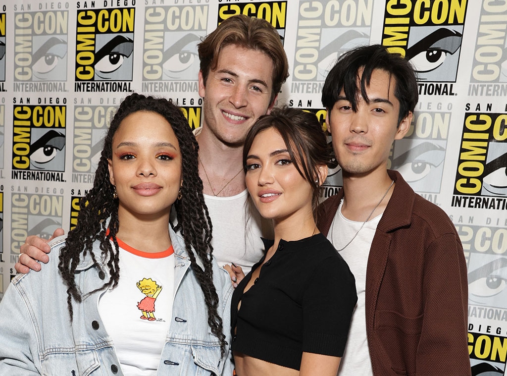 The Vampire Academy Cast Teases A Lot Of Steamy Scenes E Online The Vampire Academy Cast Teases A Lot Of Steamy Scenes E Online