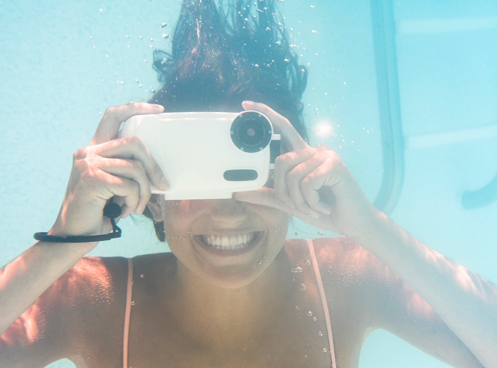 This Waterproof Phone Case Has 60,100+ 5-Star Reviews This Waterproof Phone Case Has 60,100+ 5-Star Reviews