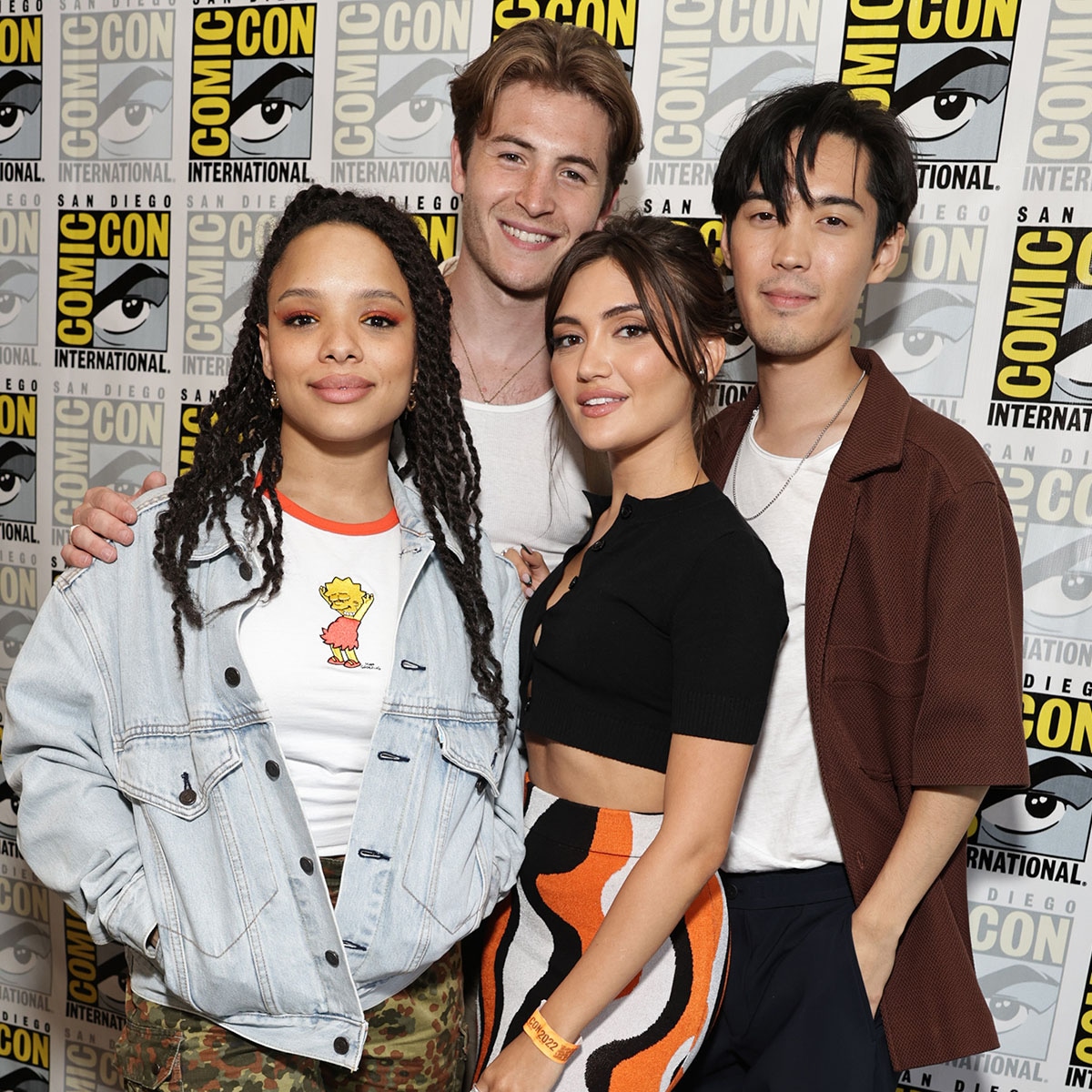 The Vampire Academy Cast Teases A Lot Of Steamy Scenes E Online The Vampire Academy Cast Teases A Lot Of Steamy Scenes E Online