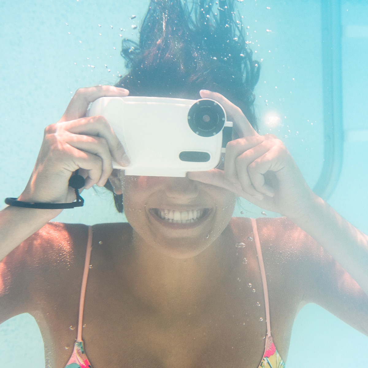 E-comm: Underwater Phone Case