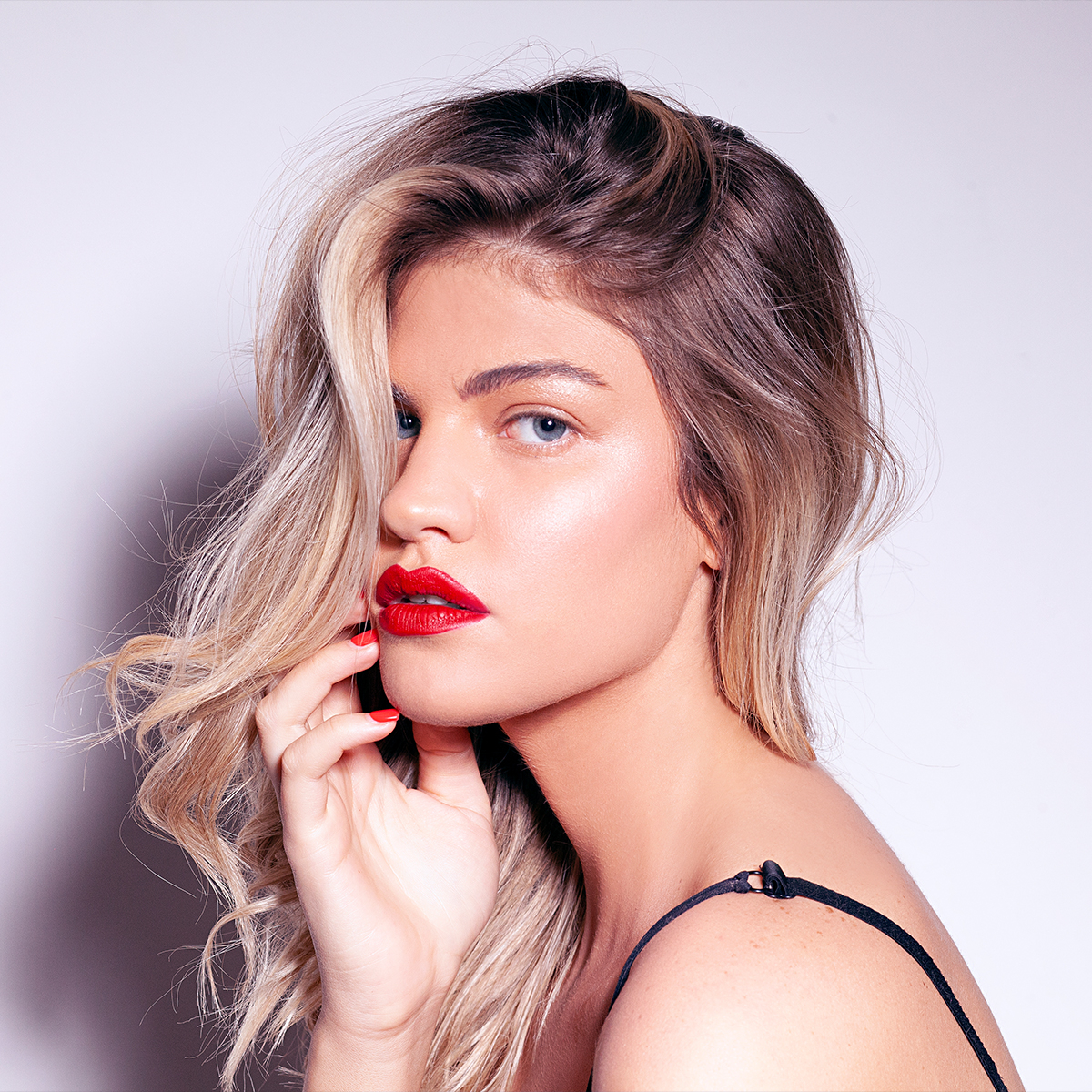 Beautiful Blonde Woman With Red Lipstick And Classic Fashion Style