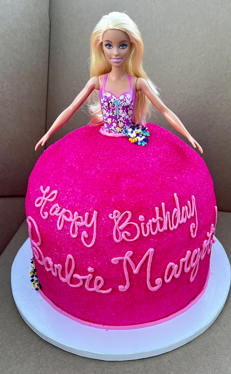 Margot Robbie, Cake