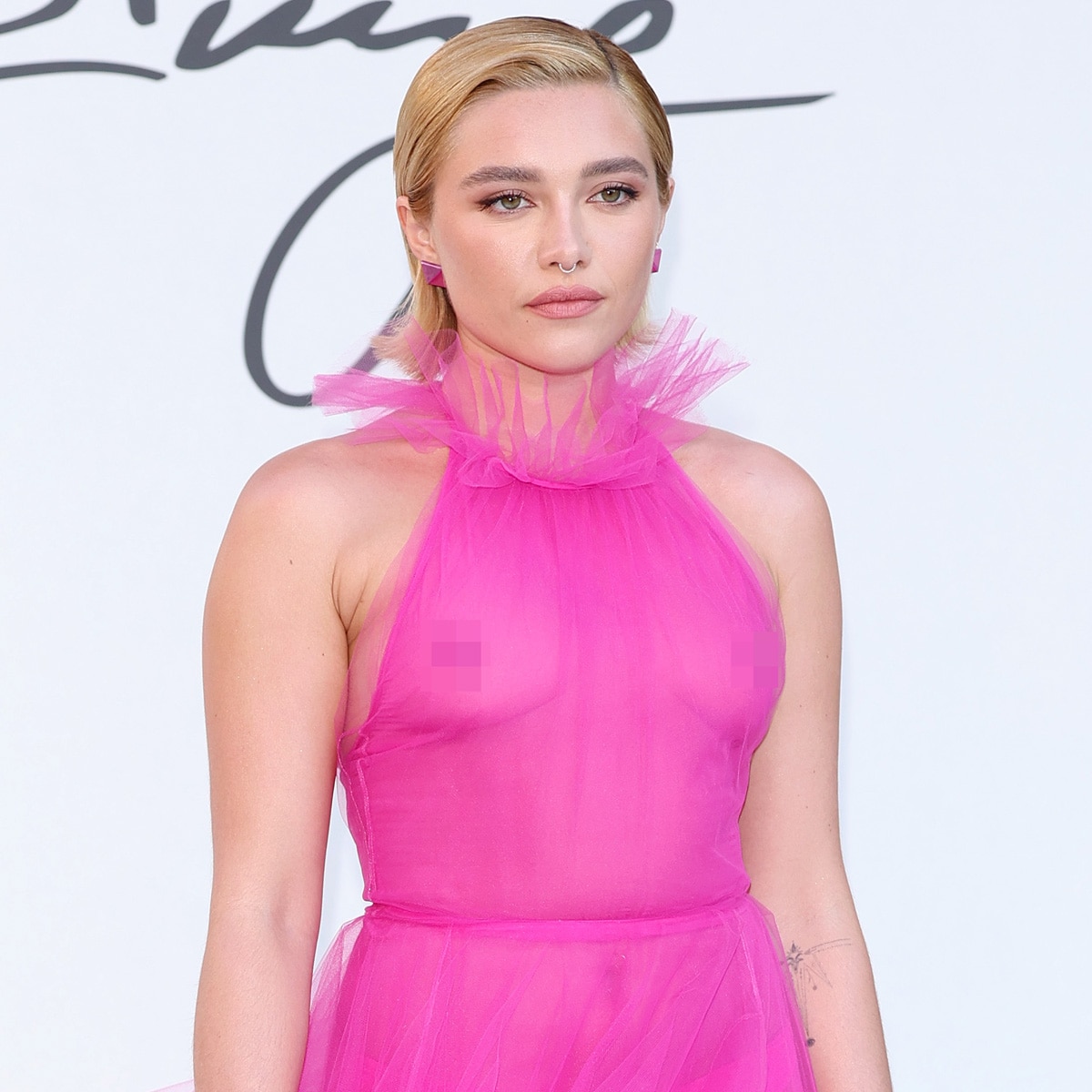 Florence Pugh giải quyết những bình luận "khó chịu" về cân nặng của cô ấy