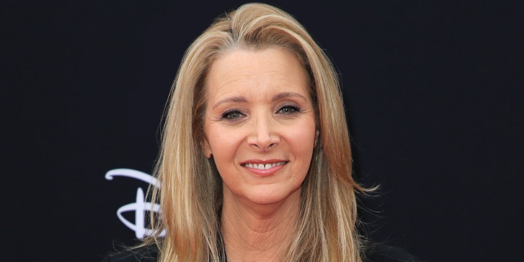 Why Lisa Kudrow Says Friends’ Creators “Had No Business” Writing About People of Color - E! Online.jpg