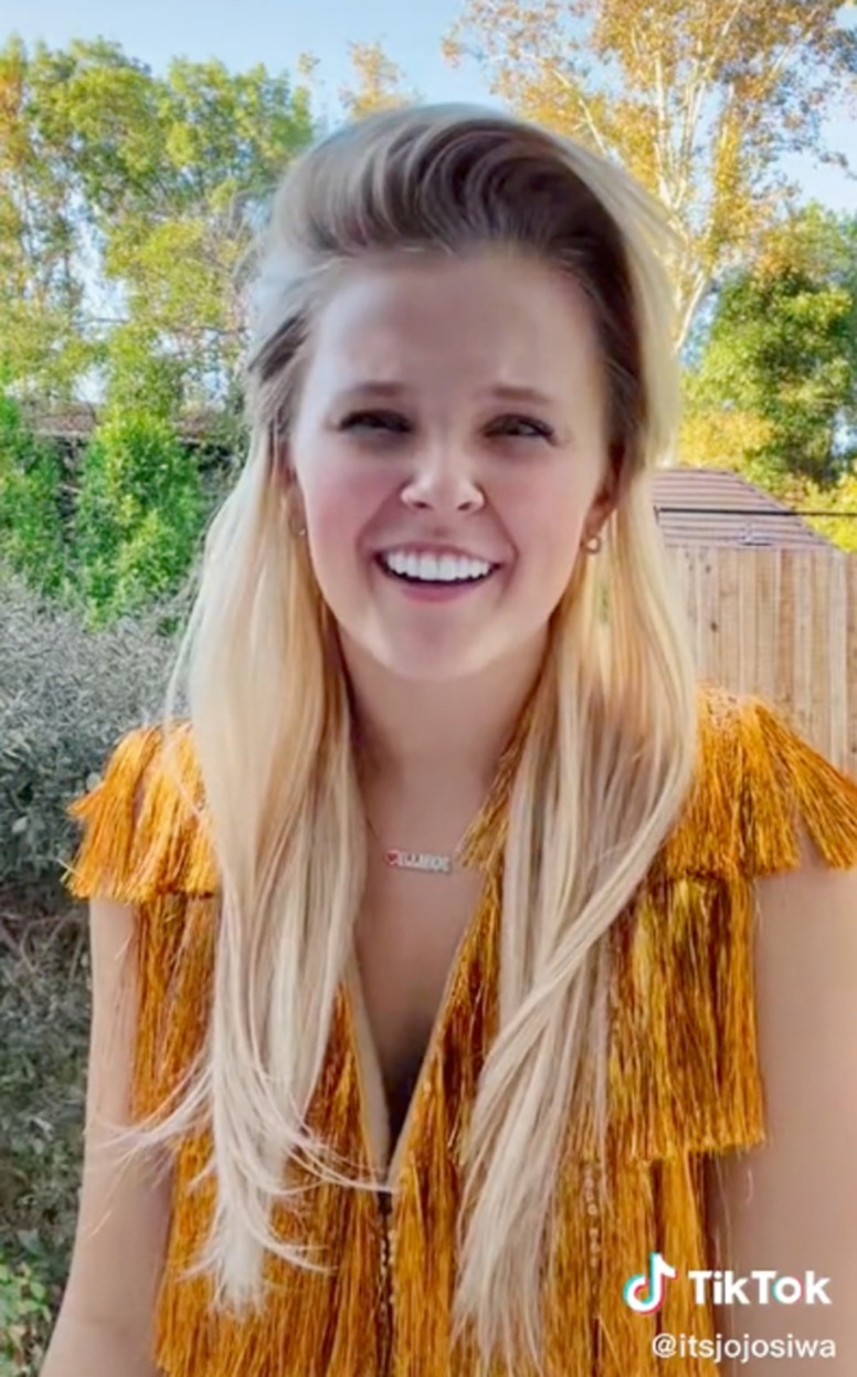 JoJo Siwa, Hair, TikTok