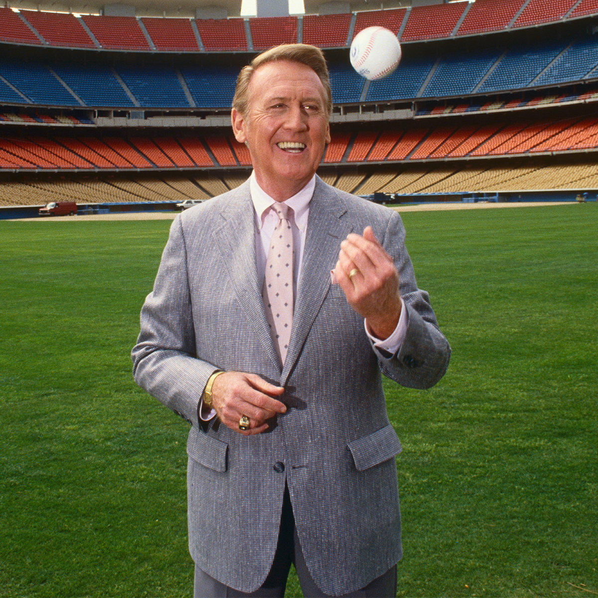 Legendary Brooklyn and Los Angeles Dodgers broadcaster Vin Scully dies at  age 94