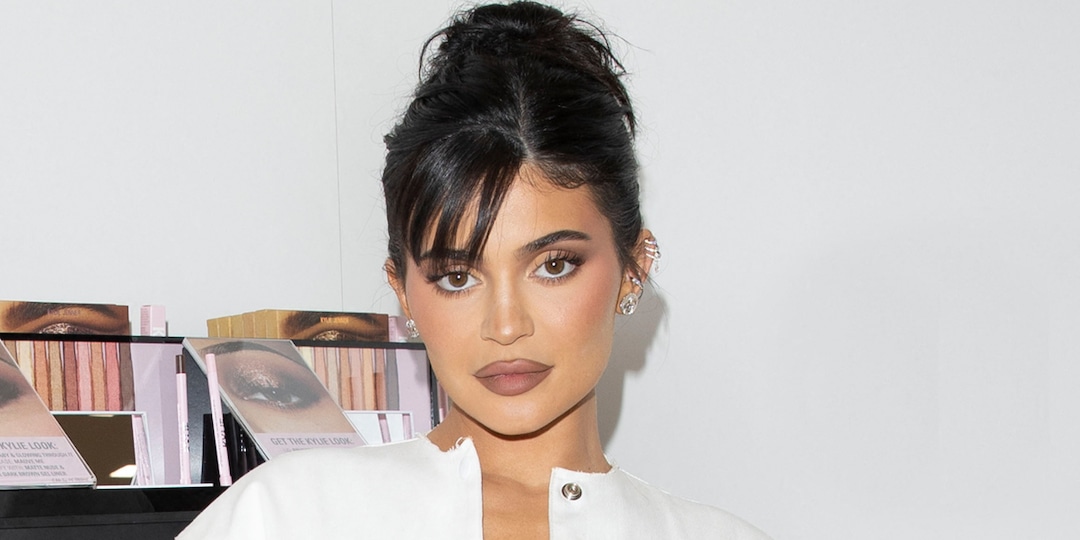 How Kylie Jenner Used Makeup As A Tool To Help With Her Insecurities - E!  Online