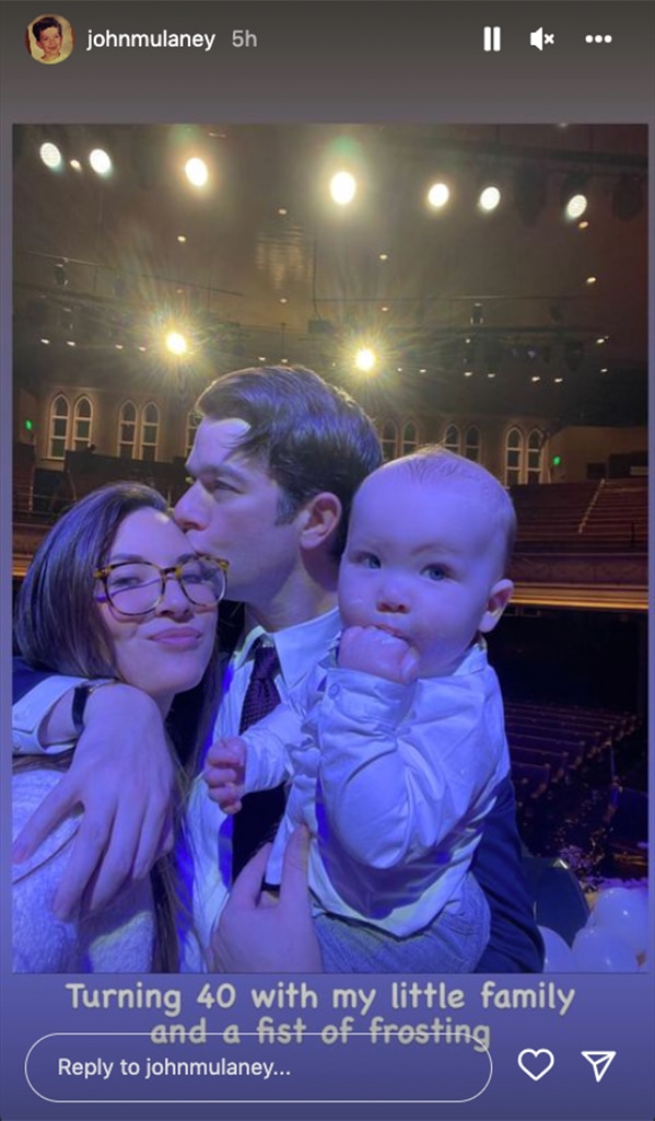 Olivia Munn ve John Mulaney 2 Nolu Bebeğe Hoş Geldiniz