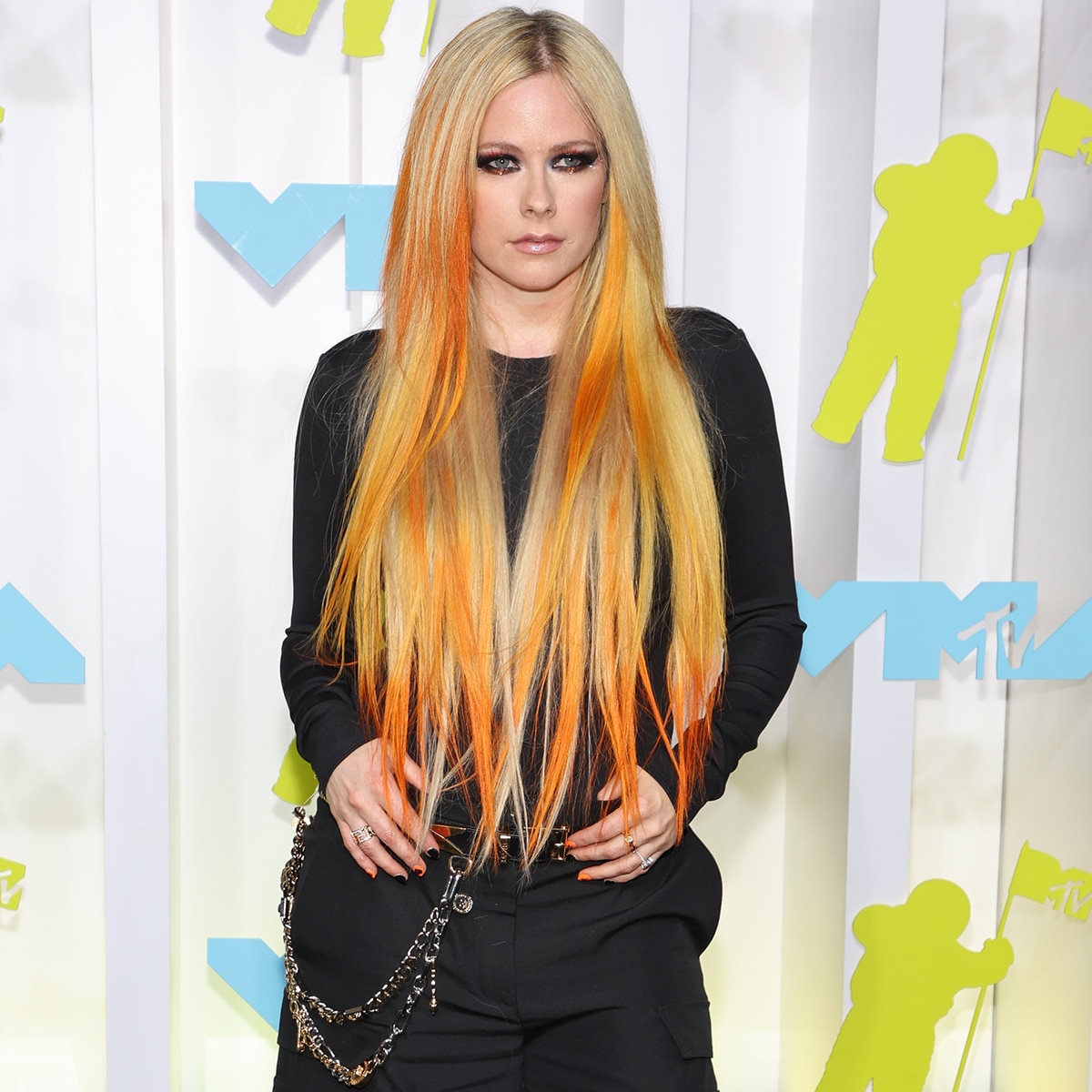 See Avril Lavigne Get Her Hair Chopped Off While on a Toilet Seat