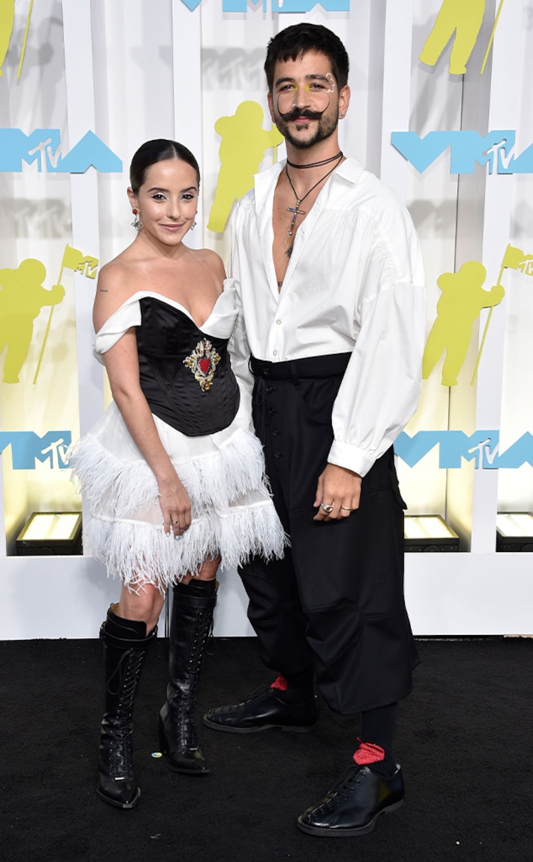 Evaluna y Camilo fuertemente criticados por su look en los VMAs Evaluna y Camilo fuertemente criticados por su look en los VMAs