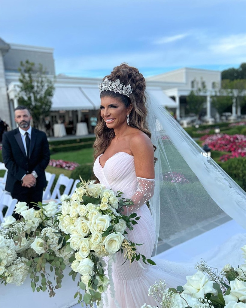 See Photos From Teresa Giudice s Glamorous Wedding to Luis Ruelas