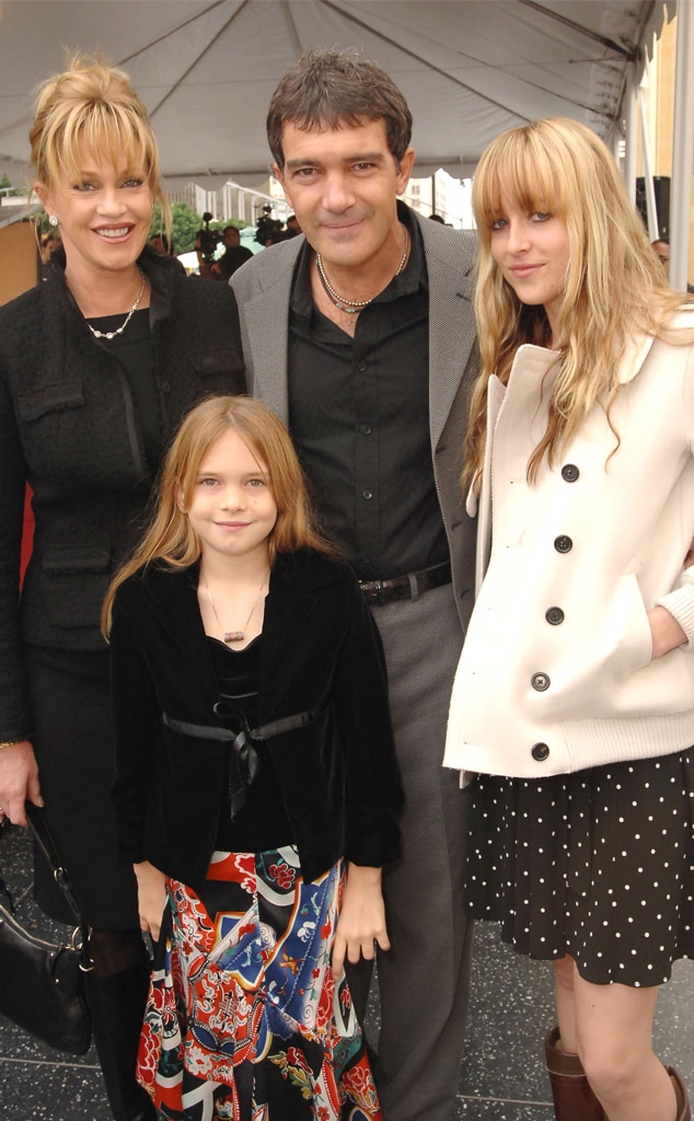 Antonio Banderas และลูกติด Dakota Johnson กลับมารวมตัวกันอีกครั้งในรูปน่ารัก