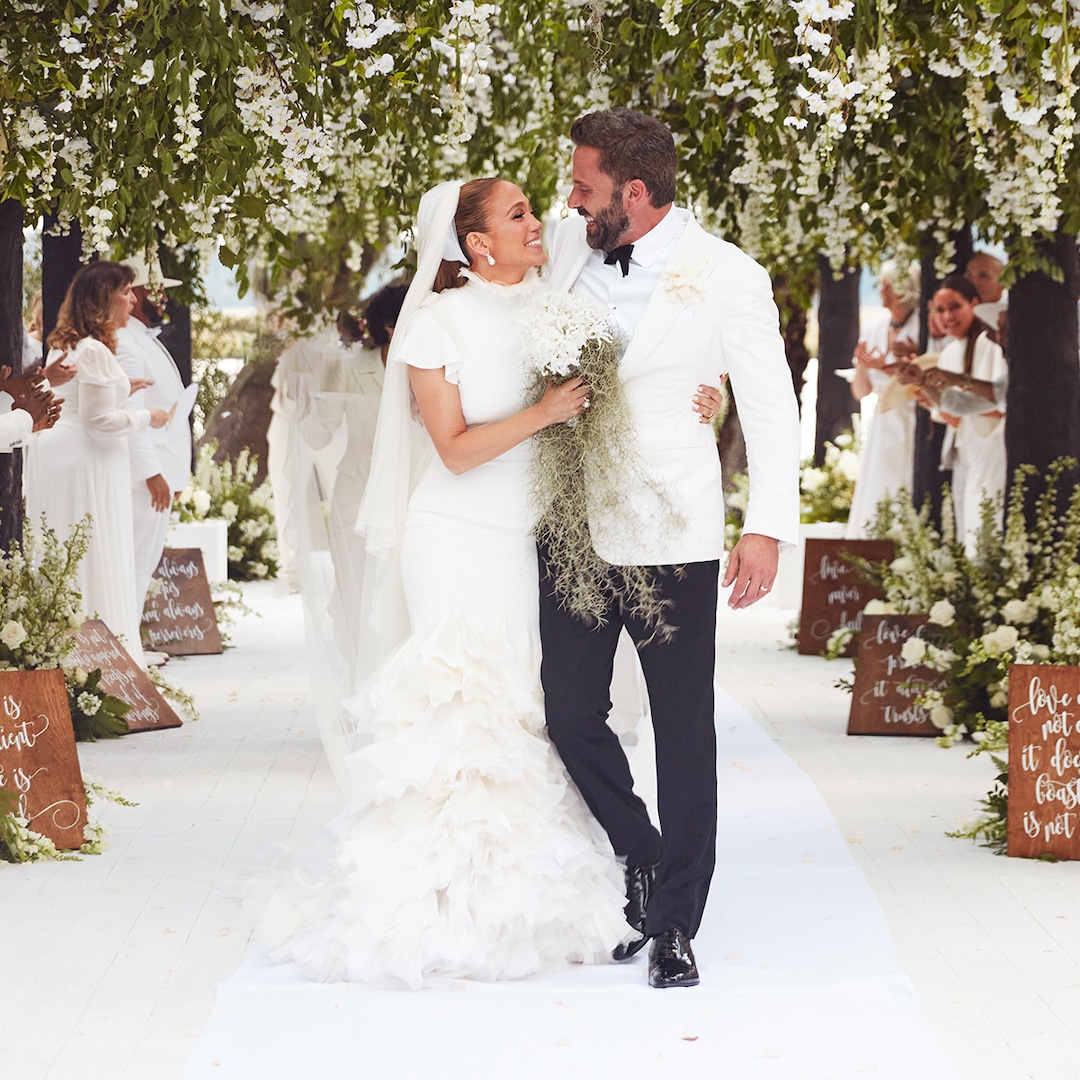 Jennifer Lopez’s New Wedding Photos With Ben Affleck Will Leave You on the Floor – E! NEWS