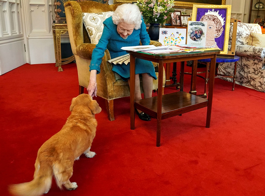 Sarah Ferguson, Kraliçe II. Elizabeth'in Corgis'ini Onurlandıran Tatlı Notunu Paylaştı