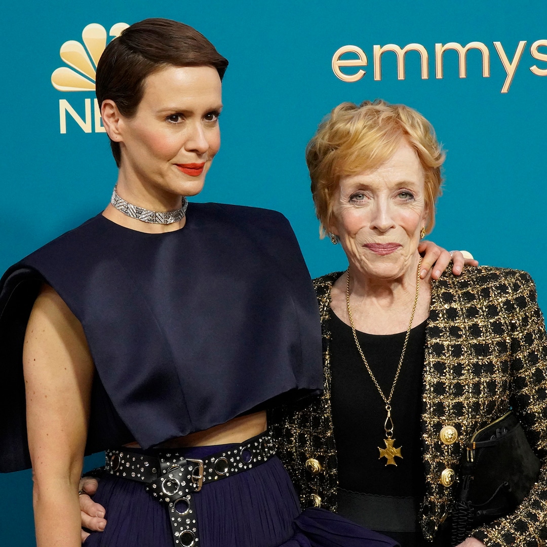 Холанд Тейлър би предпочел да остане реално с приятелката си