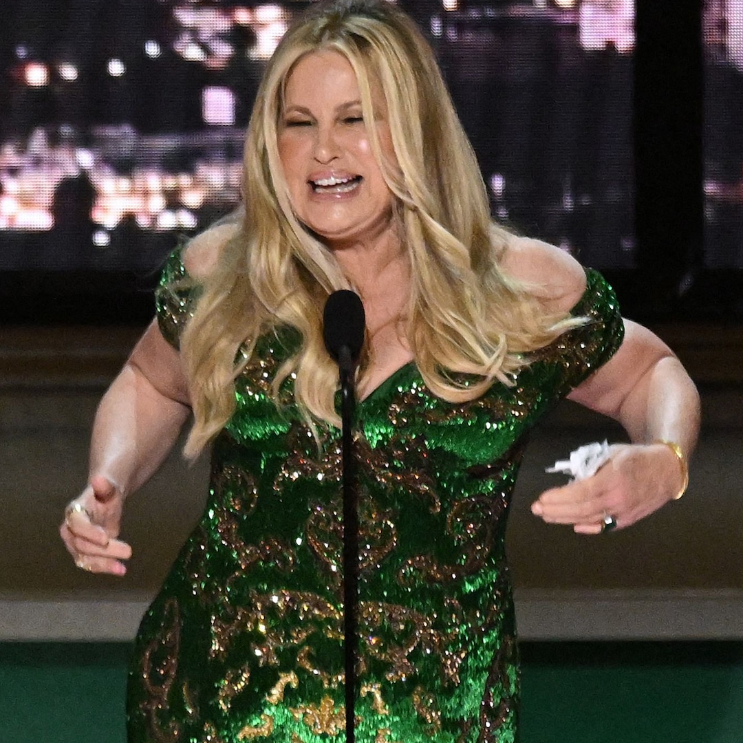 Jennifer Coolidge Looks as Fabulous as Tanya McQuoid at 2022 Emmys Jennifer Coolidge Looks as Fabulous as Tanya McQuoid at 2022 Emmys