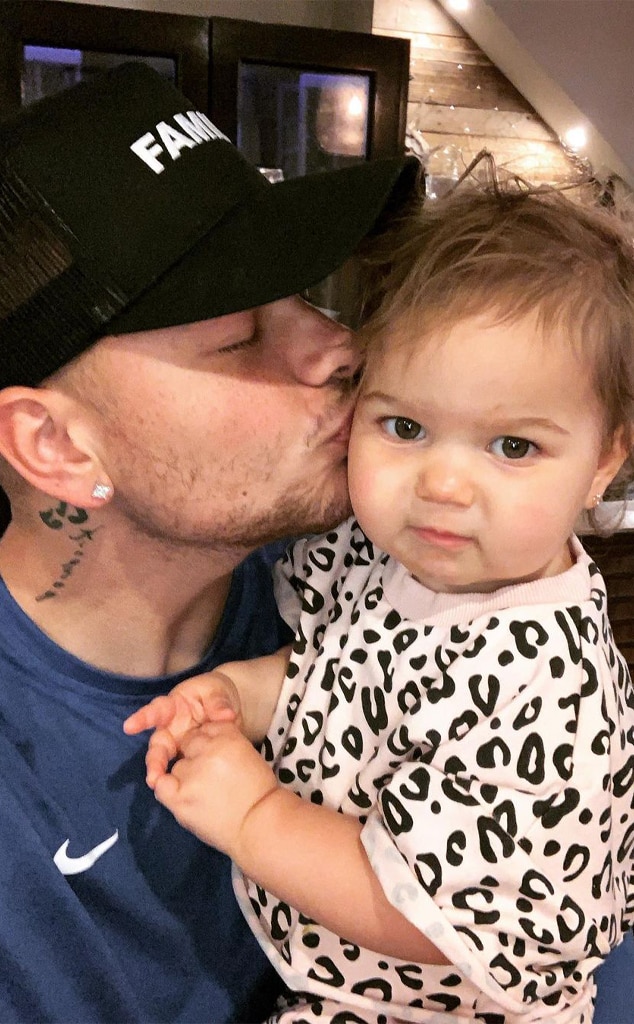 Los dulces momentos de papá de Kane Brown están garantizados para hacer que tu corazón cante