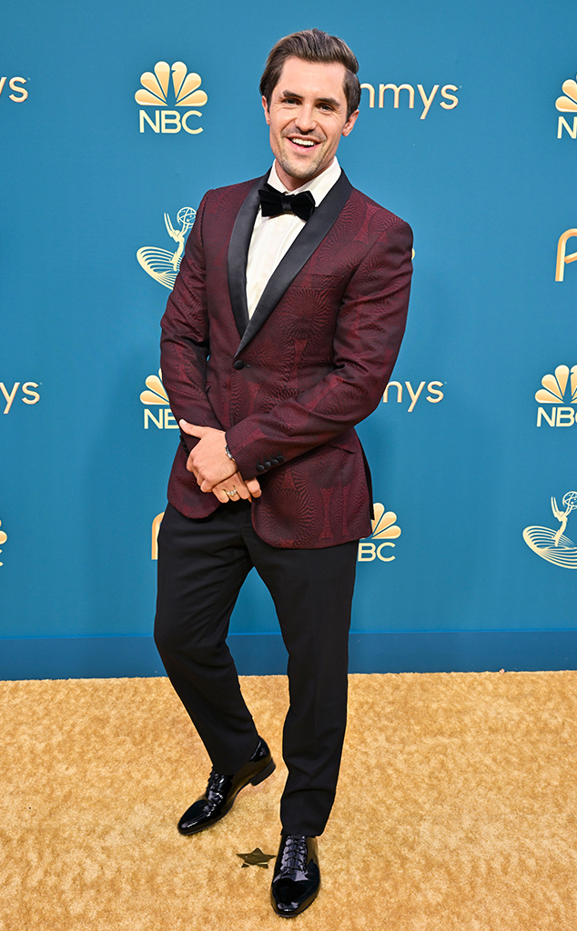 Phil Dunster, 2022 Emmy Awards, Emmys, Red Carpet Fashions
