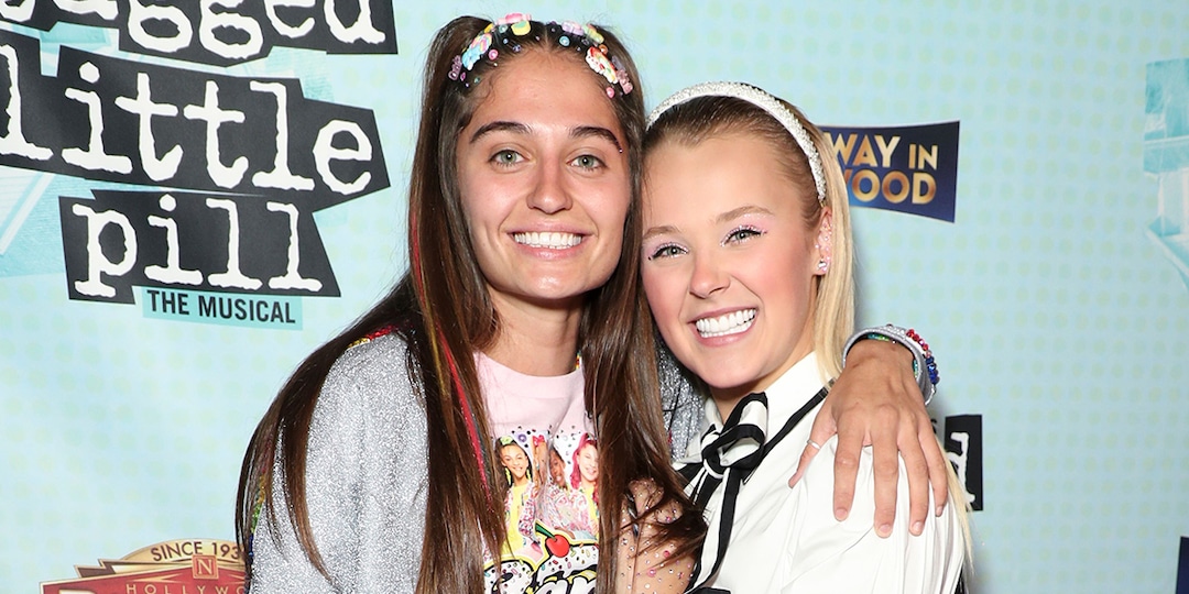See JoJo Siwa and Avery Cyrus Make Their Red Carpet Debut as a Couple - E! Online.jpg