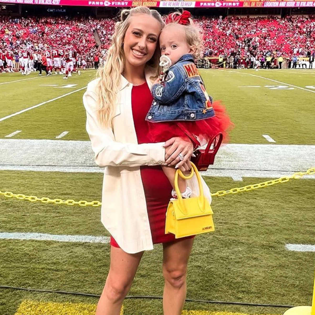 Patrick Mahomes’ Daughter Sterling Visits Him on Field For First Time