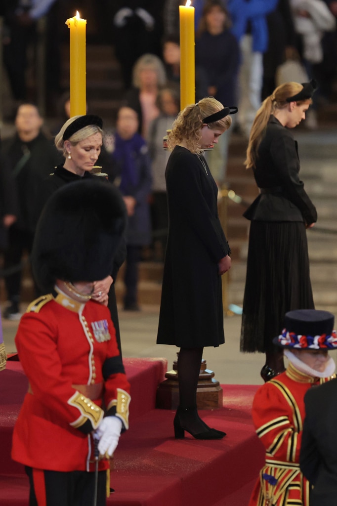 Harry William and More of the Queen s Grandchildren Hold Vigil