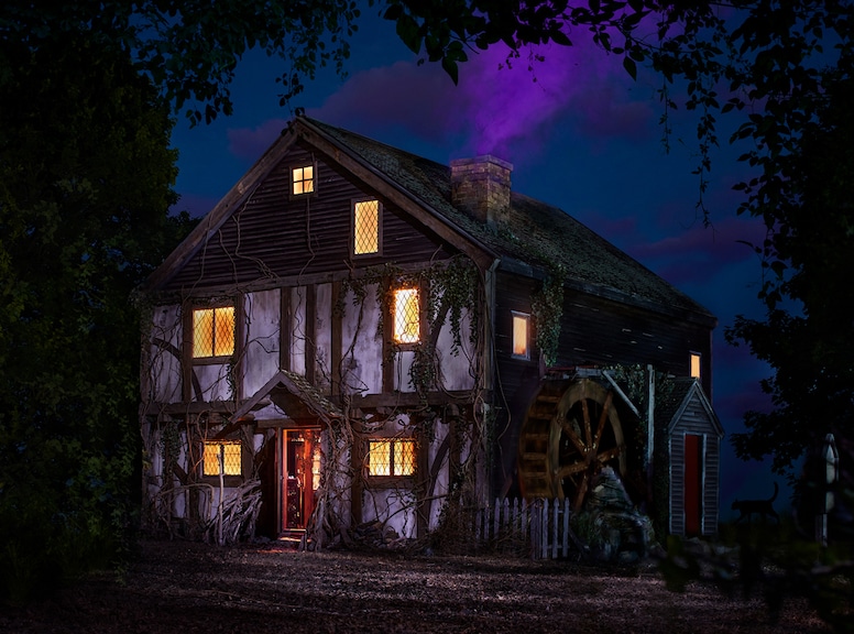 Hocus Pocus Cottage, Airbnb