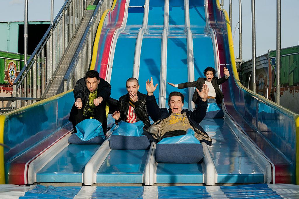 Pitch Perfect: Bumper in Berlin, Adam Devine, Sarah Hyland