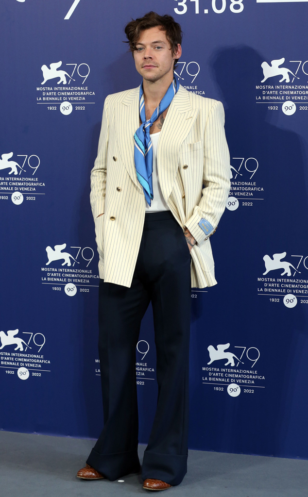 Ana de Armas in Sequin Louis Vuitton Gown at 'Blonde' L.A. Premiere – WWD