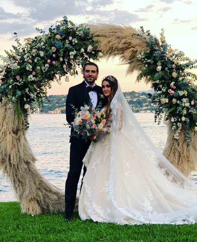 Así lucieron como novias Anahí, Dulce María y Maite Perroni en sus respectivas bodas - E! Online Latino - MX Así lucieron como novias Anahí, Dulce María y Maite Perroni en sus respectivas bodas - E! Online Latino - MX