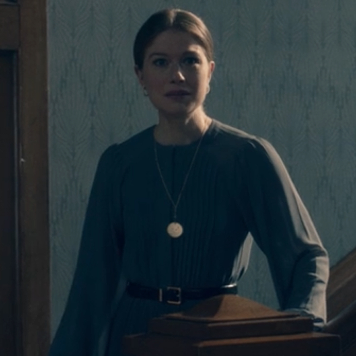udløser data Aktiv Genevieve Angelson Teases That Shocking Handmaid's Tale Theory - E! Online