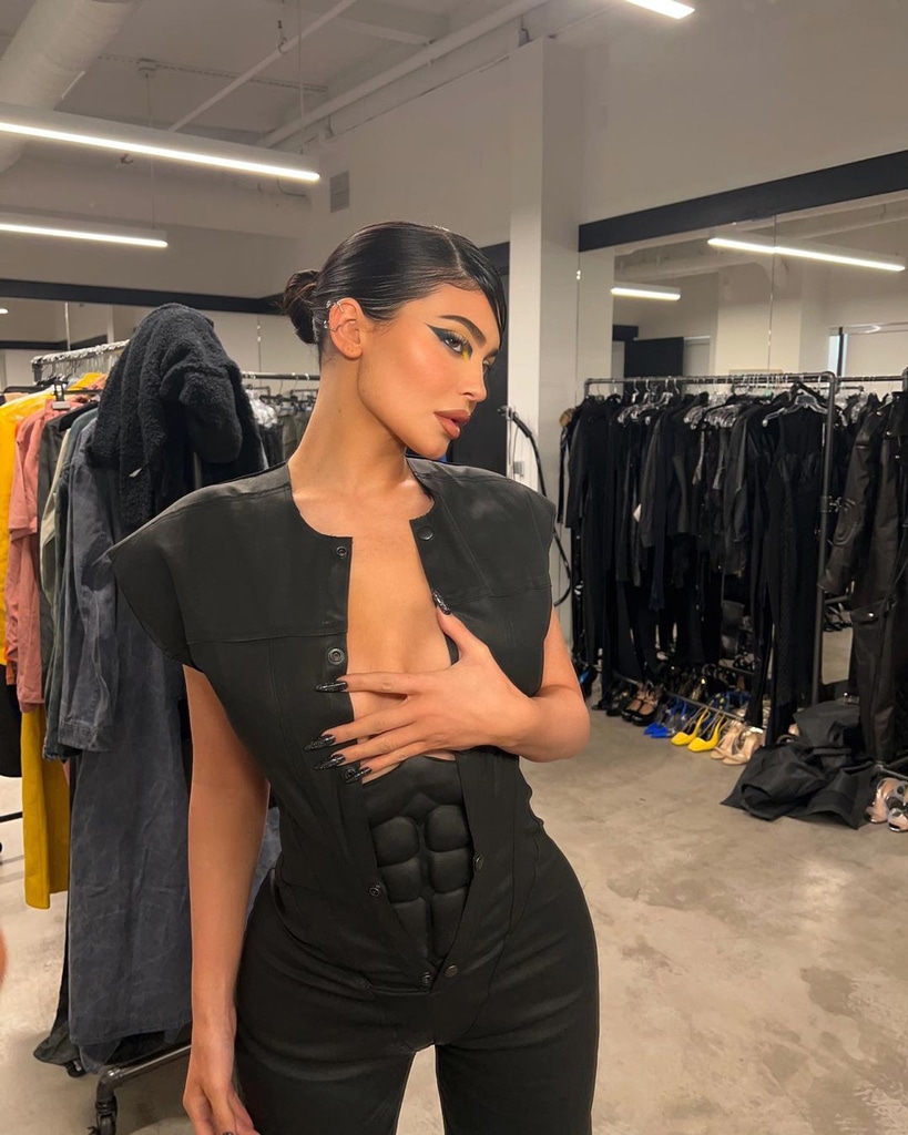 Kylie Jenner Sizzles in Sexy Batman Costume With Fake Abs Kylie Jenner Sizzles in Sexy Batman Costume With Fake Abs