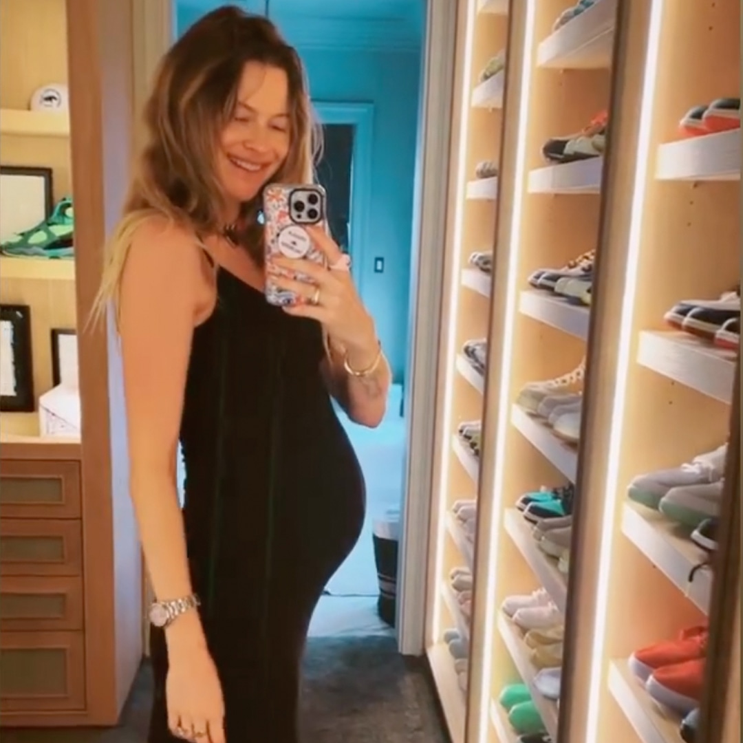 Behati Prinsloo Is All Smiles As She Shows Off Her Baby Bump After Adam Levine DM Scandal – E! NEWS