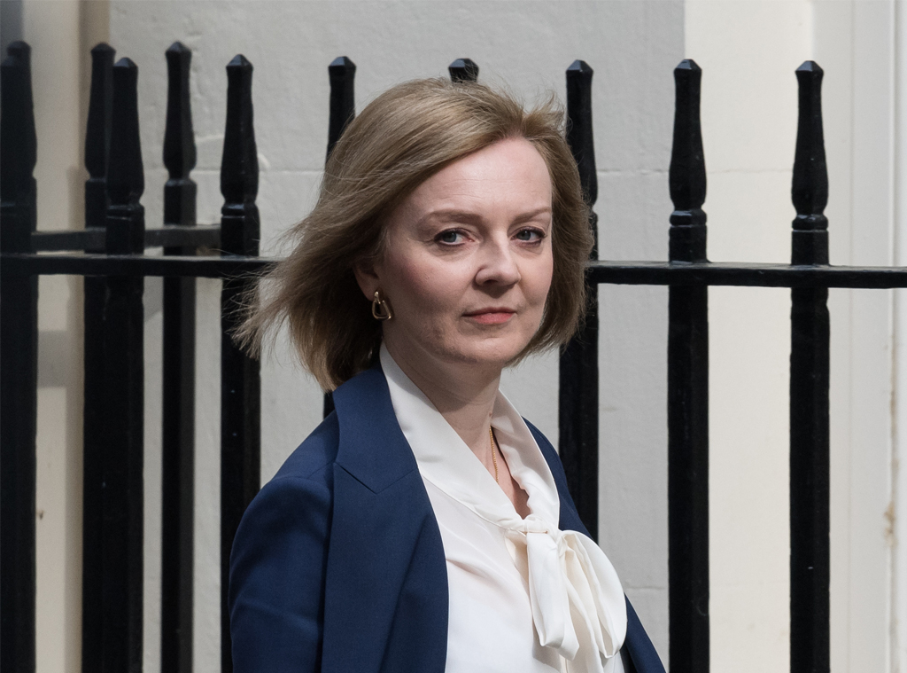 Liz Truss resign