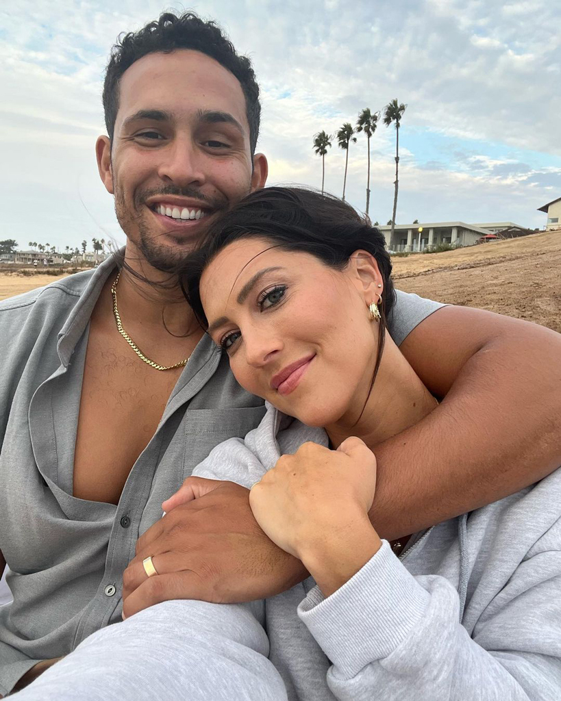 Pregnant Bachelor Nation Star Becca Kufrin Reveals Sex of First Baby