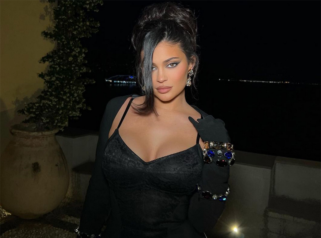 Kardashian fans accuse Kylie Jenner of 'hiding' her 'BBL plastic