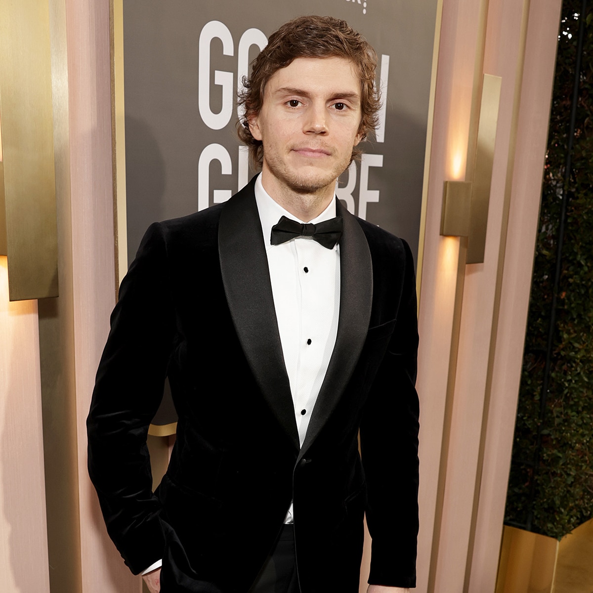 2023 Golden Globes Evan Peters Thanks DAHMER Viewers For Supporting a