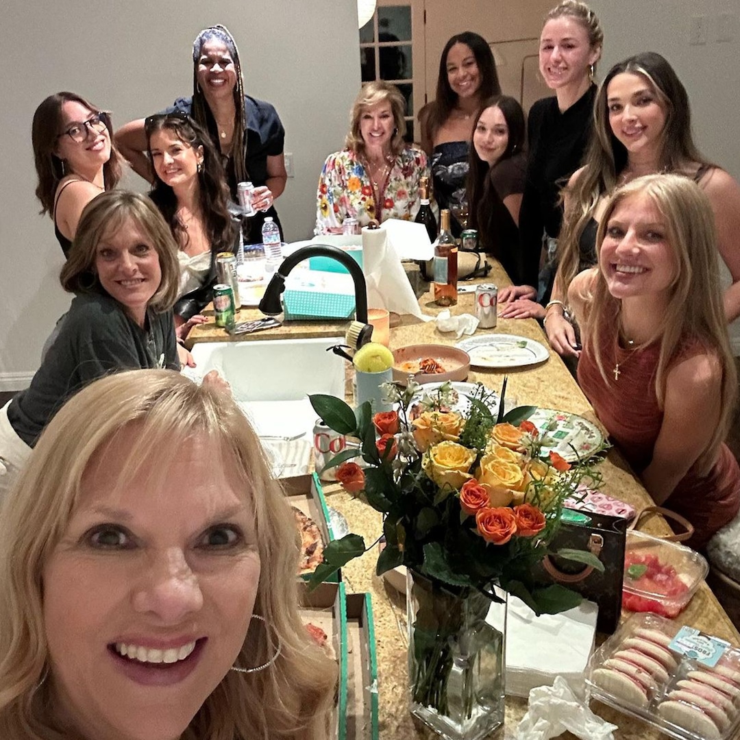 Las Dance Moms siguen siendo amigas de las coprotagonistas Nia Sioux Las Dance Moms siguen siendo amigas de las coprotagonistas Nia Sioux