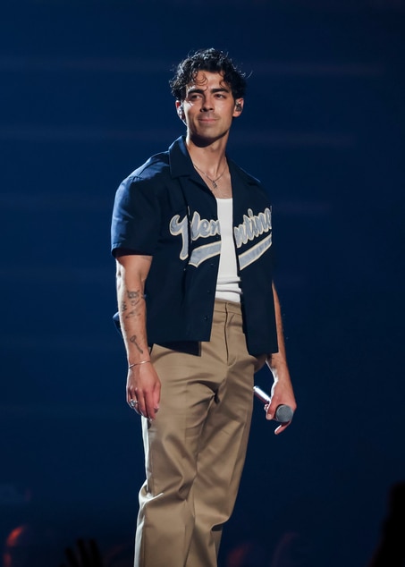 Joe Jonas có phản ứng táo bạo với người hâm mộ hy vọng được lãng mạn với anh ấy