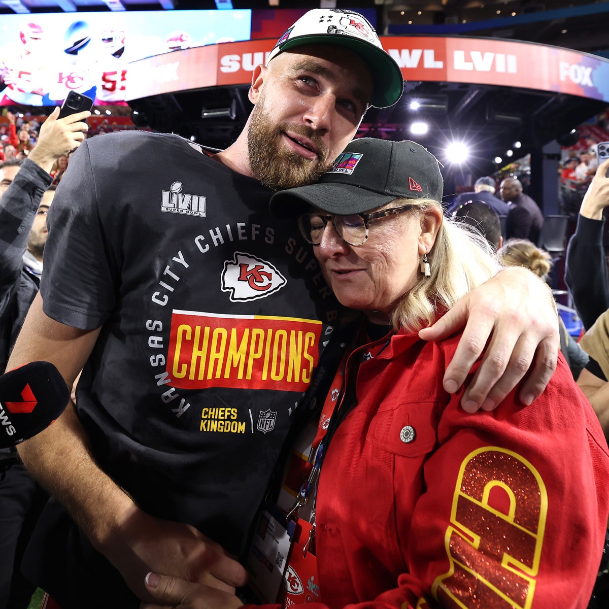 จุดอ่อนขั้นสูงสุดของ Travis Kelce เปิดเผยโดยแม่ของเขา Donna Kelce