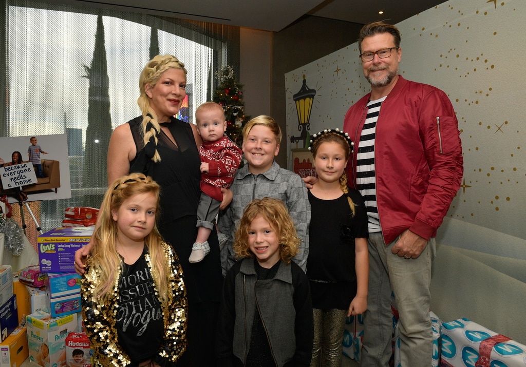 Warum Tori Spelling ihren Sohn Beau am Abend zuvor für die Schule anzieht