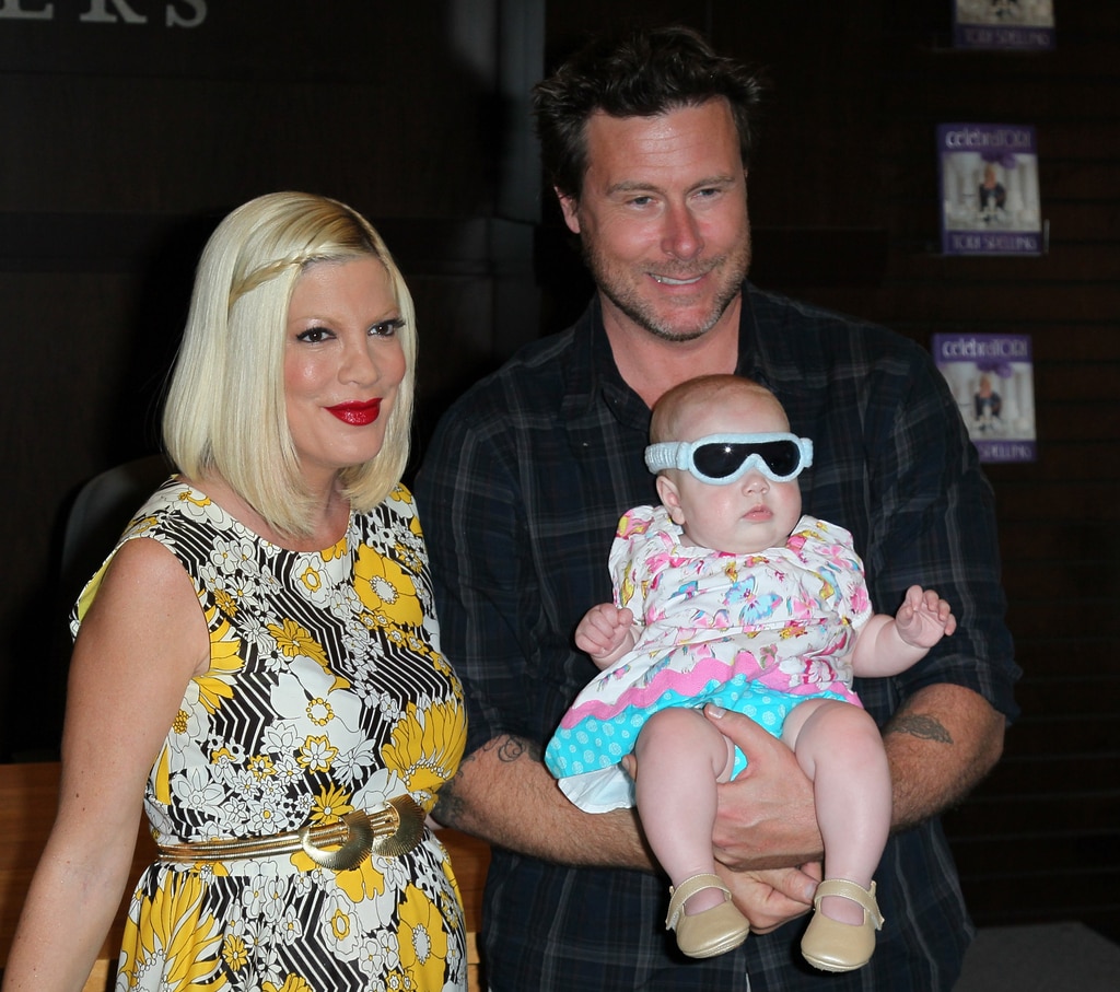 Tori Spelling แบ่งปันการอัปเดตเกี่ยวกับความสัมพันธ์ของ Dean McDermott ท่ามกลางการหย่าร้าง